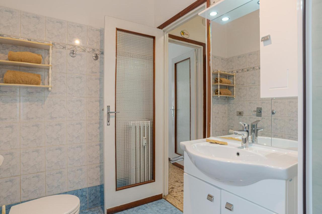 Lovely & Quiet Apartment - With Balcony & Parking Como Exteriér fotografie
